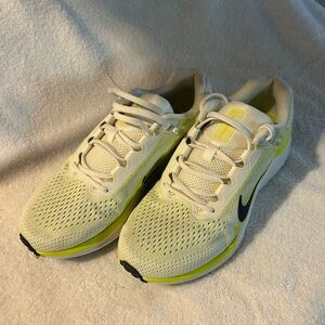 Nike Men’s Winflo 11 Running Shoes Sneakers Sz 8.5 Off White Neon Yellow